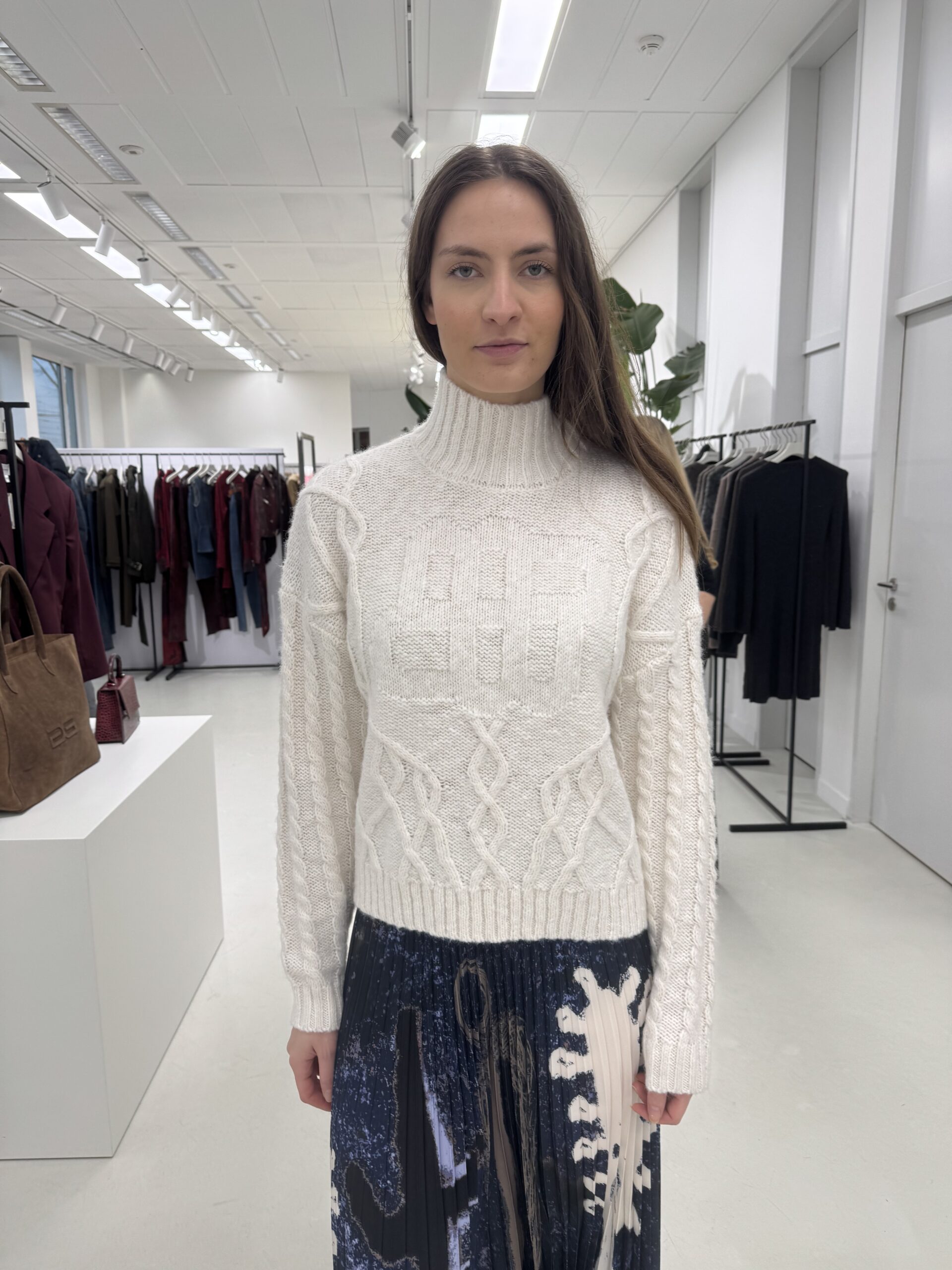 Munthe Loganberry Rollneck