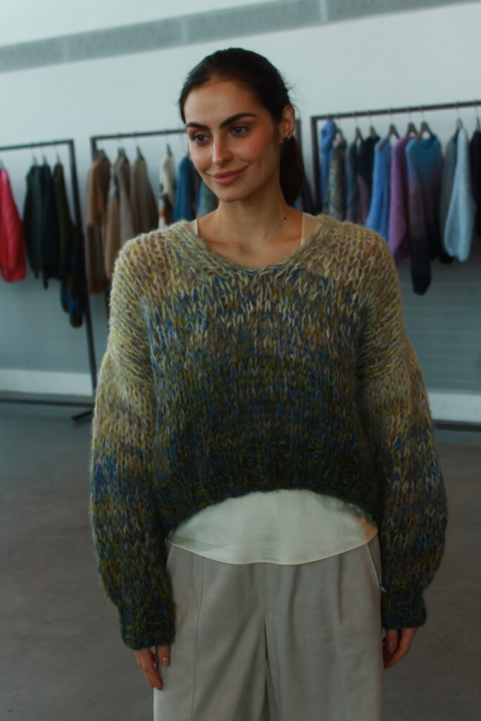 Maiami Fleecy Alpaca Ombre V-Neck Pulli peacock